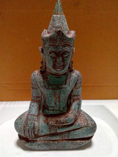 พระแก้วเขียวมะนาวทรงเครื่อง