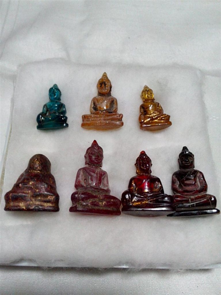 พระแก้วหลายสี 2