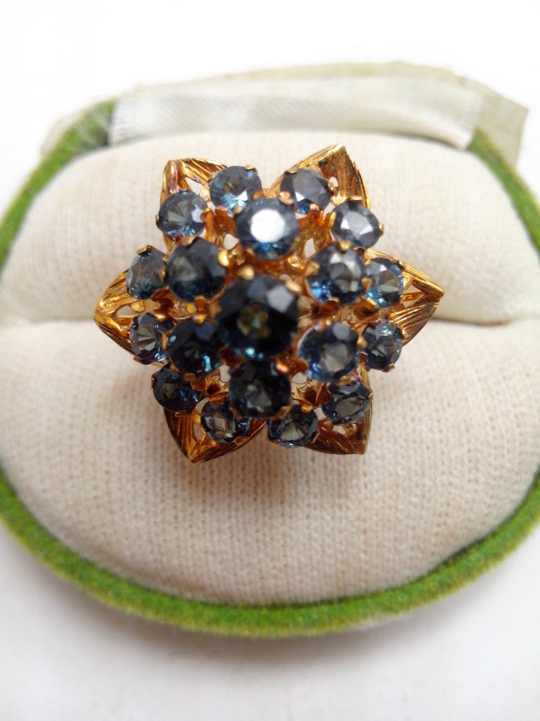 แหวน Princess Ring ฝังด้วยพลอยไพลิน 
