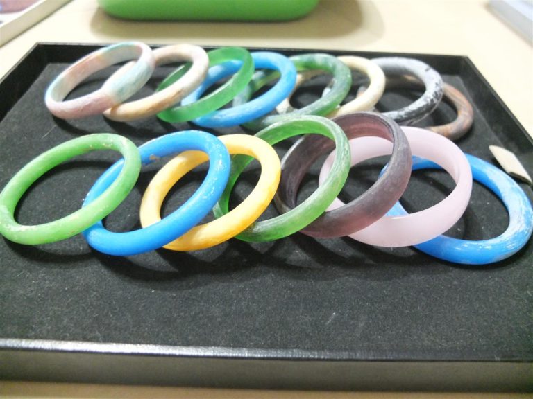 เลือกกำไลข้อมือ