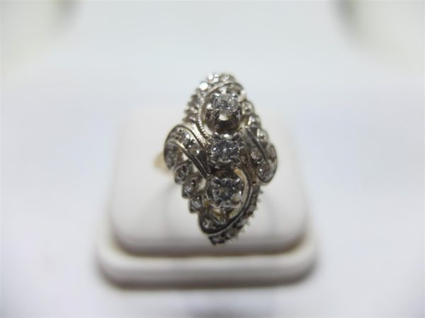 แหวนเพชรเกสรทรงมาร์คีโบราณ