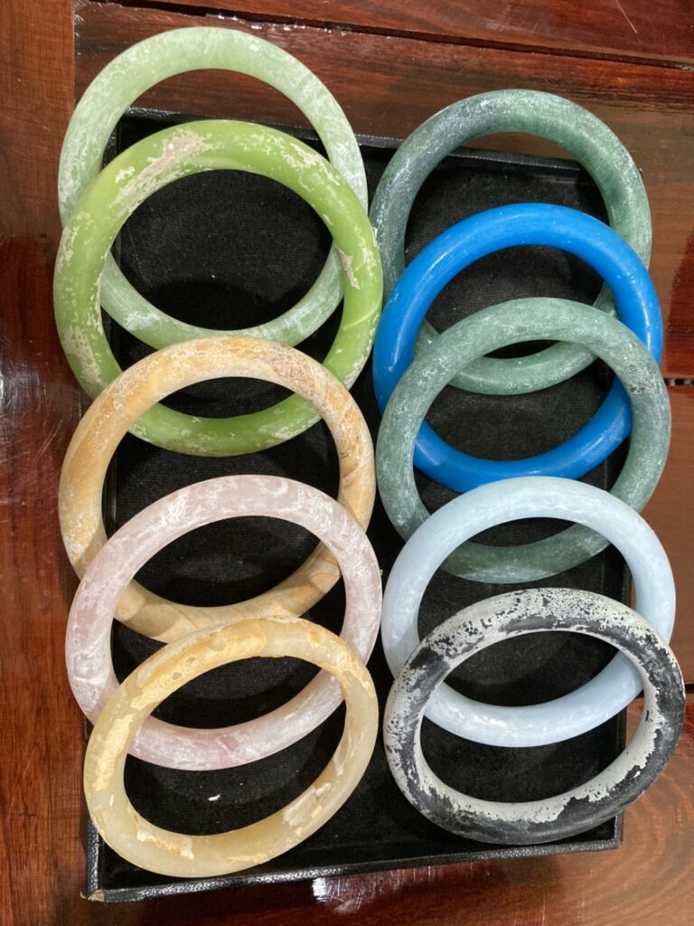 เครื่องประดับทำจากแก้ว